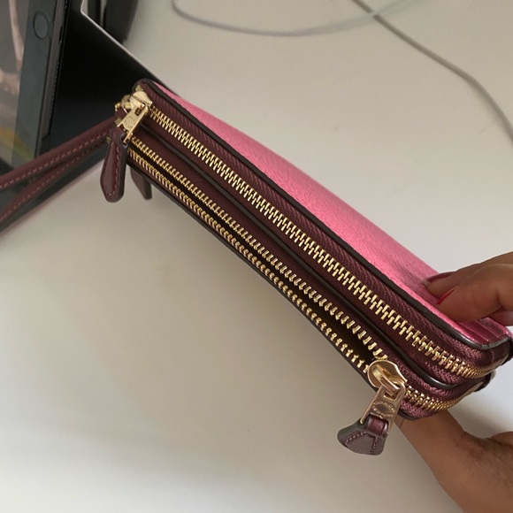 Coach Double Corner zip Wristlet - Picture 2 of 4